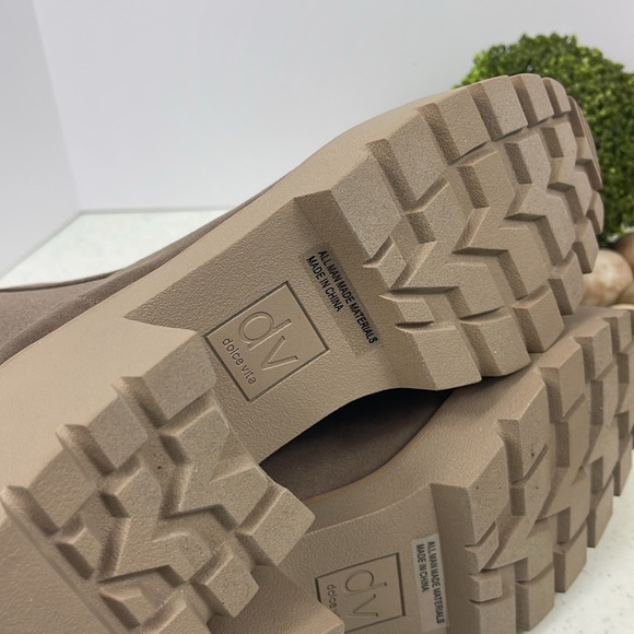 Dolce Vita
Hawk H2O Waterproof Chelsea Boot Sz 7.5 Color/Mushroom - Picture 5 of 11